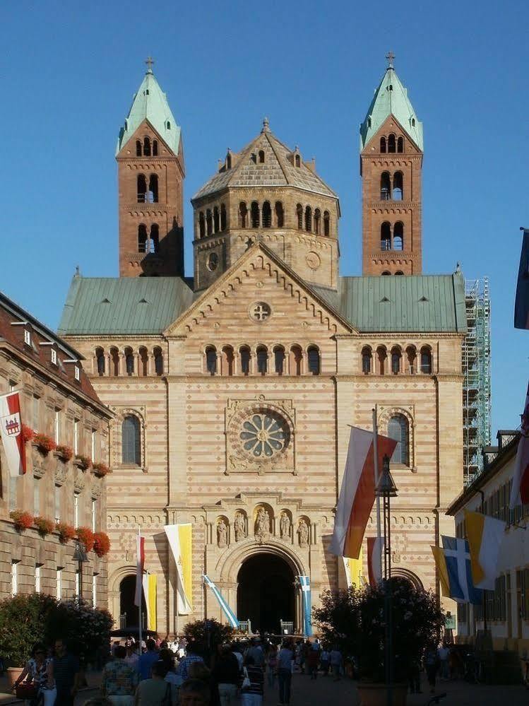 Hotel Alt Speyer Bagian luar foto