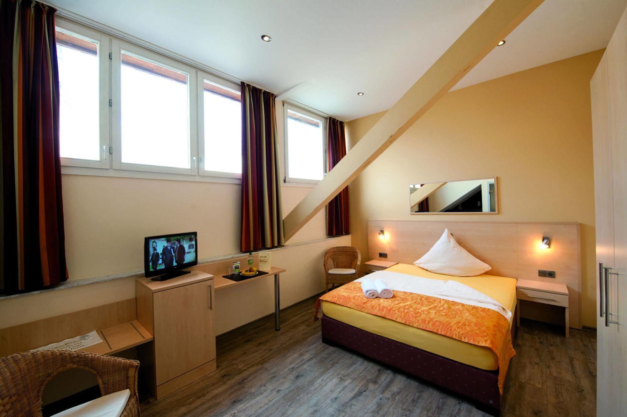 Hotel Alt Speyer Bagian luar foto
